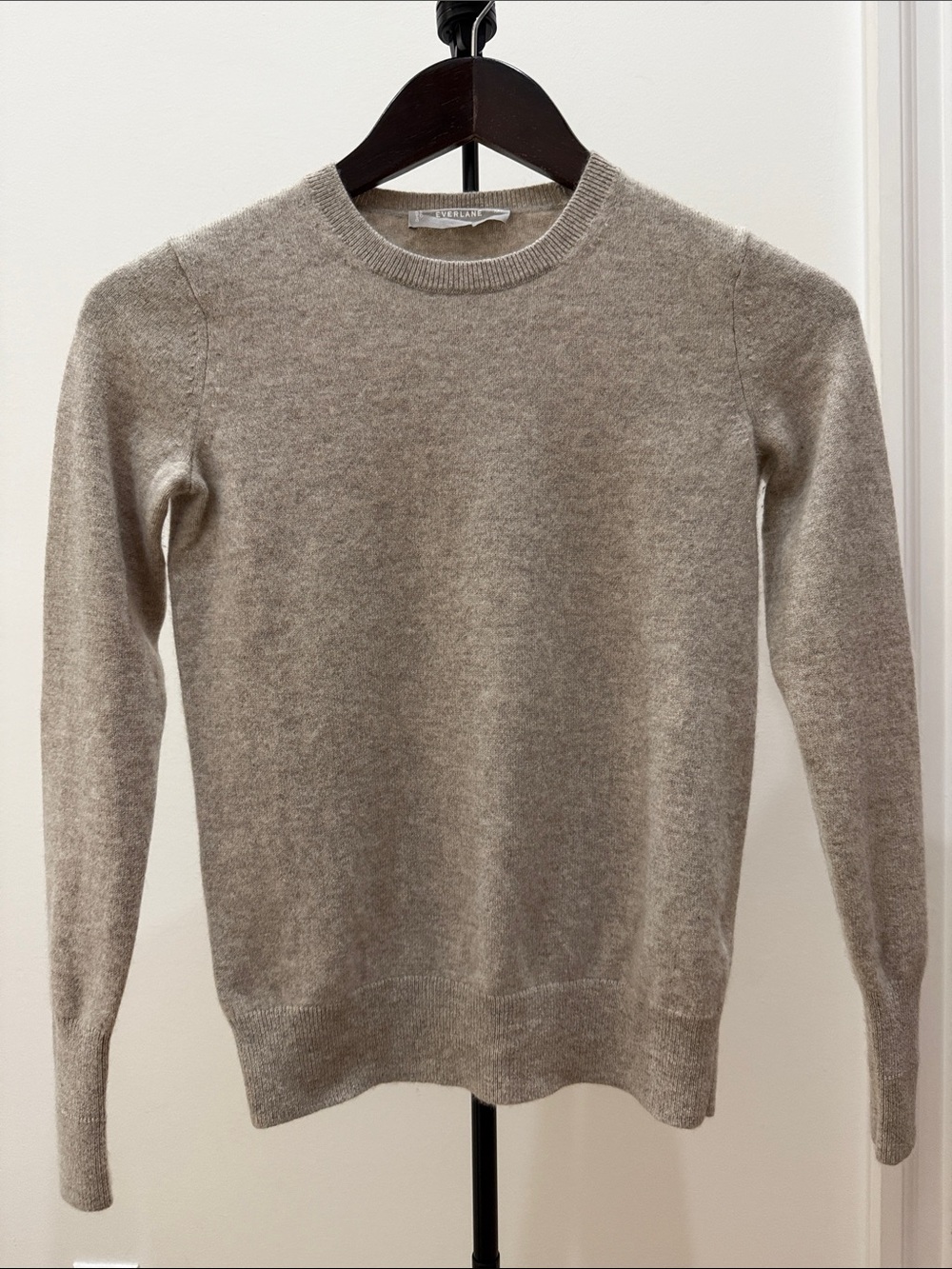 Everlane Slim Crew Cashmere Sweater in Oat